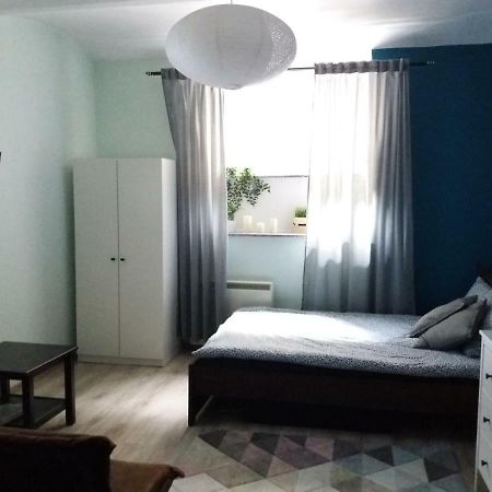 Klimatyczny Apartament Lägenhet Krasków Exteriör bild