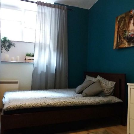 Klimatyczny Apartament Lägenhet Krasków Exteriör bild