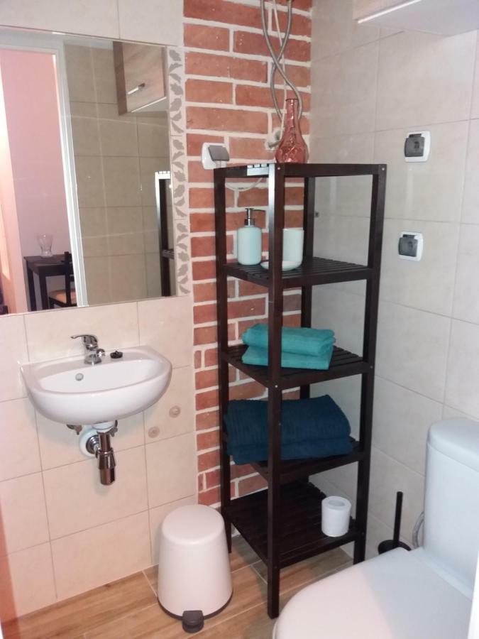 Klimatyczny Apartament Lägenhet Krasków Exteriör bild