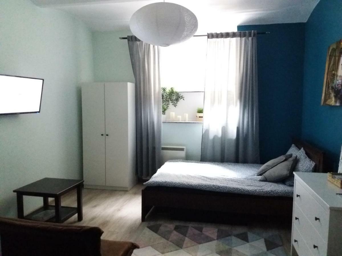 Klimatyczny Apartament Lägenhet Krasków Exteriör bild