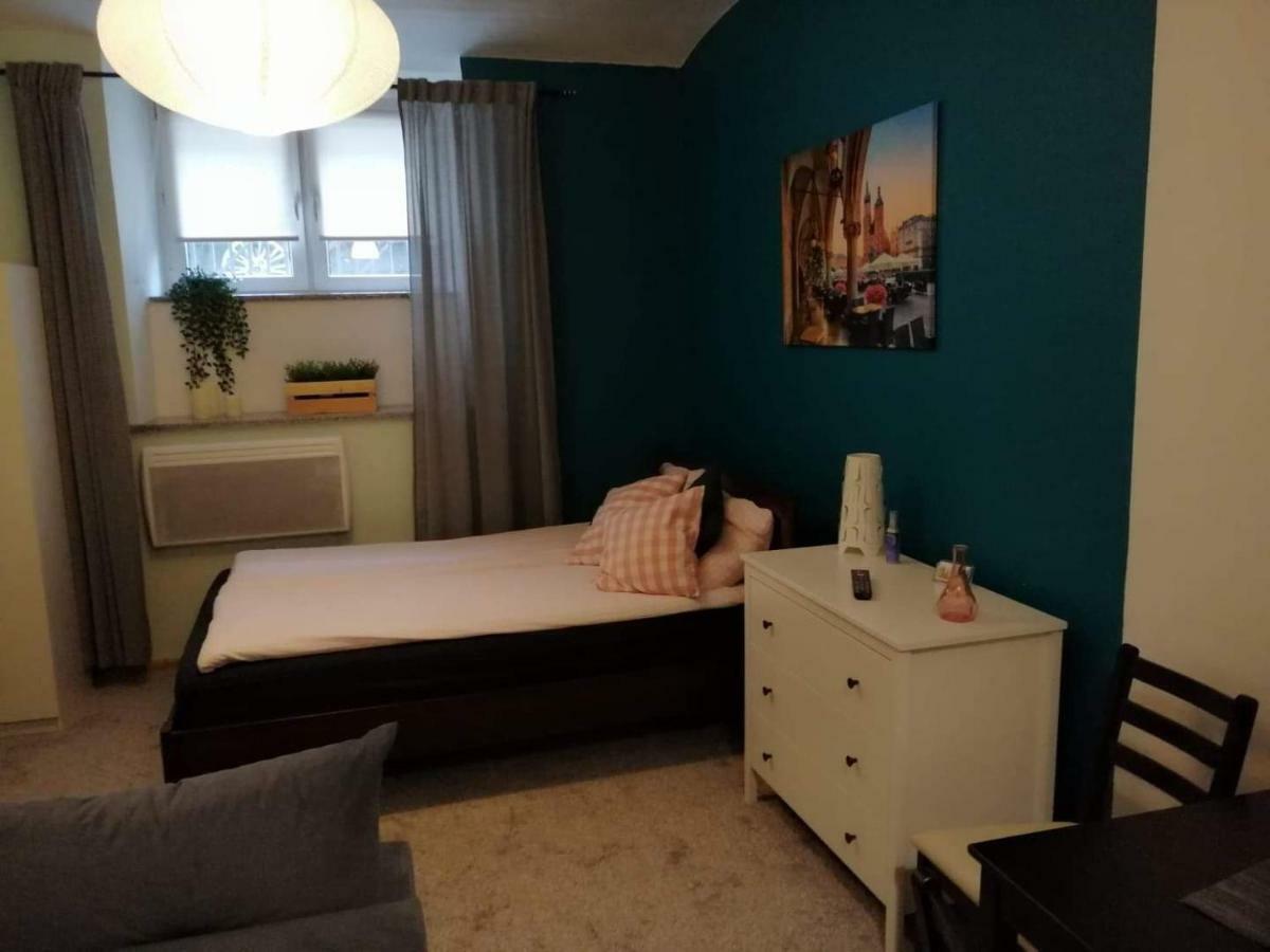 Klimatyczny Apartament Lägenhet Krasków Exteriör bild