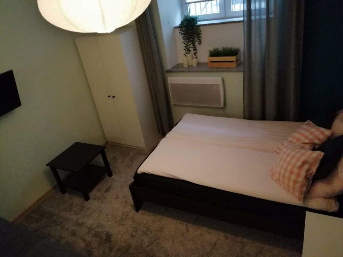 Klimatyczny Apartament Lägenhet Krasków Exteriör bild